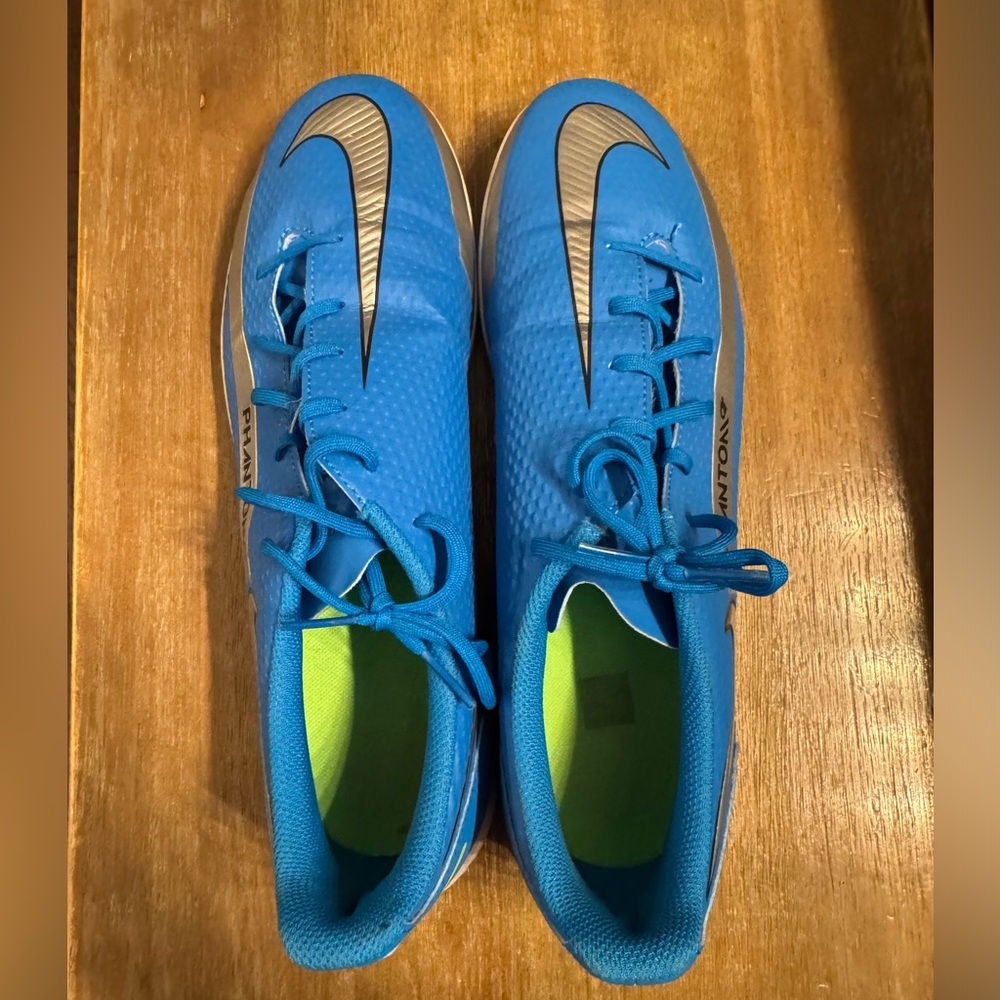 Nike Phantom Indoor Soccer Shoes. Worn once. Size 10.5.